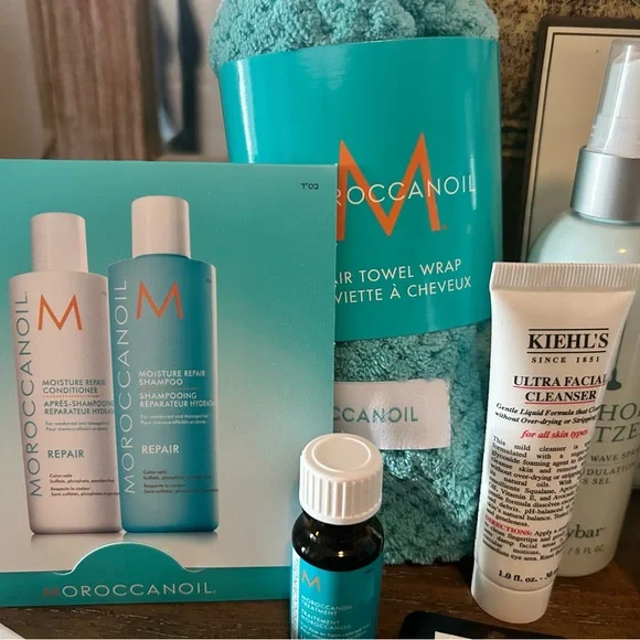 A Spa Day special with 19 pieces from different brands we love. Skincare